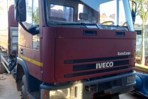 Iveco Eurocargo con gru
