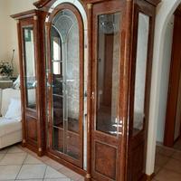 Vetrina legno massello con luce interna 