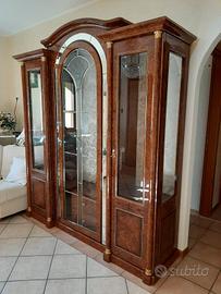 Vetrina legno massello con luce interna 
