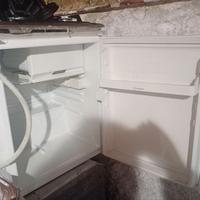 Frigorifero piccolo da incasso Indesit