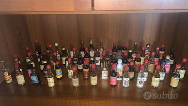 Collezione miniature Vintage di bottiglie di liq