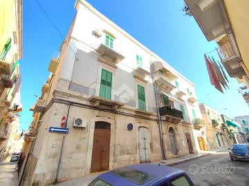 2 LOCALI A MOLFETTA