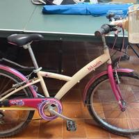 Bici MTB Btwin bambina con cestino