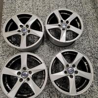Cerchi in lega da 16" per volvo V60 D2 del 2017.
