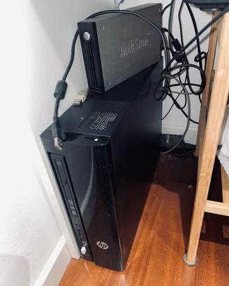 Pc fisso HP completo di schermo, tastiera, mouse.