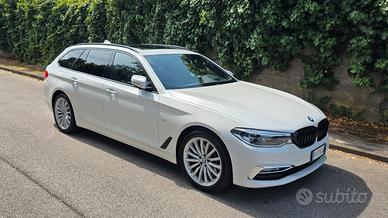 BMW 520d XDrive Luxury Line IPER FULL OPTIONAL!!!