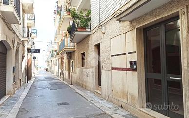 4 LOCALI A MOLA DI BARI