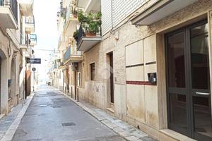 4 LOCALI A MOLA DI BARI