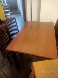 TAVOLI E SEDIE IN LEGNO