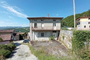 Casa indipendente in alta collina da ristrutturare