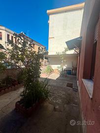 Casa indipendente con cortile da personalizzare