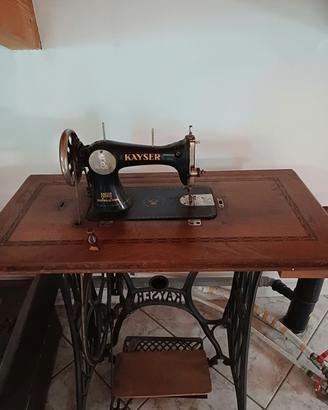 Macchina da Cucire Kaiser con mobiletto 