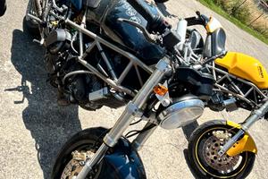 Ducati Monster 900 a carburatori 1993 e 1994