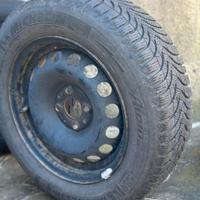 Cerchi Fiat 500 con gomme invernali Michelin