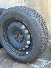 Cerchi Fiat 500 con gomme invernali Michelin