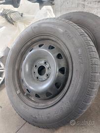 Cerchi in ferro R14 con copricerchi e gomma