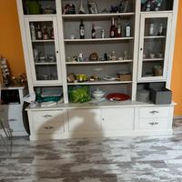 Credenza in legno bianco