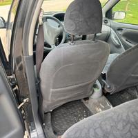 Toyota yaris benzina euro 3000,00