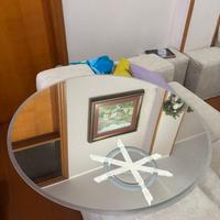 Specchio con illuminazione e ingrandimento