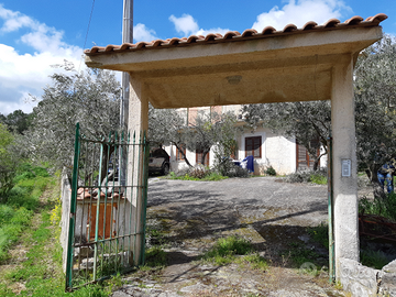 Villa divisibile vicinanze lago di Piana albanesi
