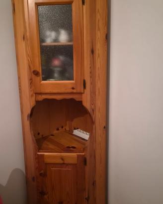 Mobile angolare in legno con vetrinetta 