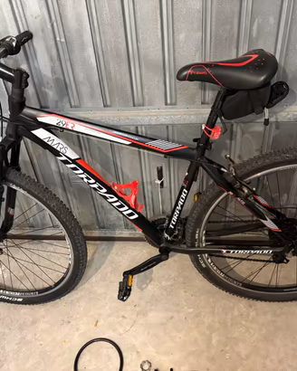 Bici Mountain bike  Torpado 29 con accessori