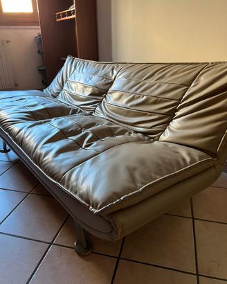 divano  prezzo trattabile