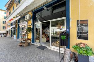 NEGOZIO A PESCHIERA DEL GARDA