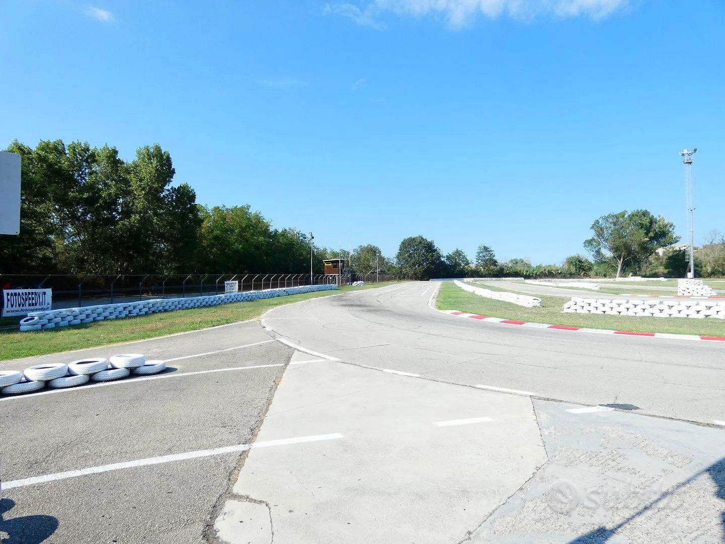 TERRENO CON ATTIVITA' STORICA GO KART - Vista 3