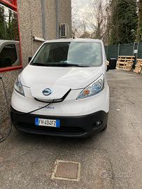 NiSSAN E-NV200