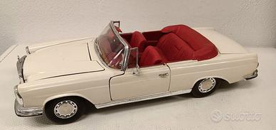 Mercedes Benz 280SE 1967 1/18 Maisto No box