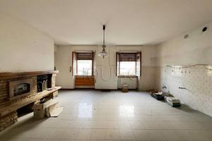 Appartamento di 200 m² con più di 5 locali e box a