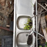 Lavandino in acciaio