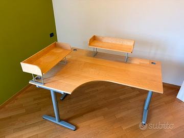 Scrivania angolare sinistra IKEA con 2 rialzi