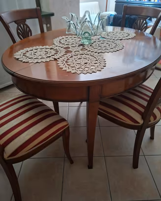 tavolo ovale con sedie