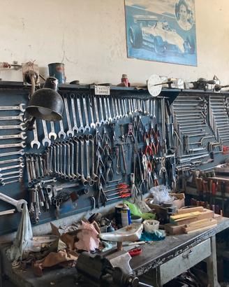 Attrezzatura officina meccanica usata con utensili