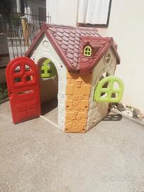 casetta e scivolo per bambini