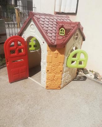 casetta e scivolo per bambini