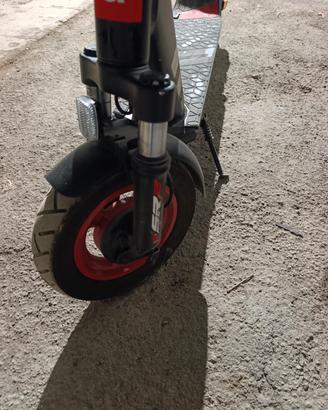 monopattino elettrico Aprilia 