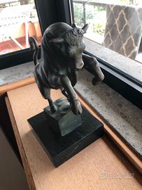 Toro rampante in bronzo
