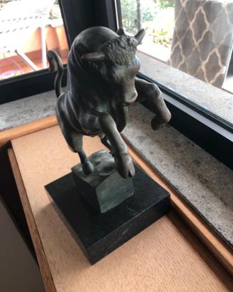 Toro rampante in bronzo