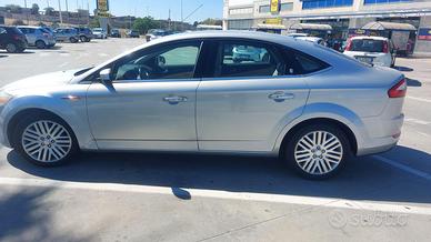 AUTO FORD MONDEO T.D.S.I. INTERNO PELLE BISCUIT.