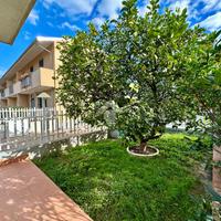 VILLA A SCHIERA A SPOTORNO