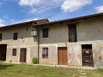 Casa di campagna del '900 con rustico e terreno