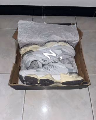 New Balance 9060 taglia 44 Uomo