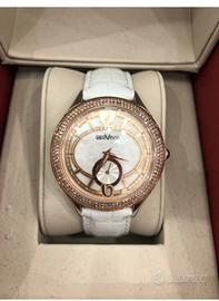 Orologio nuovo con diamanti certificati
