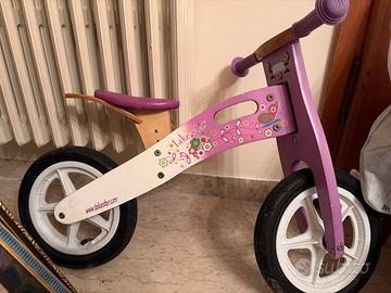 Triciclo in legno decorato