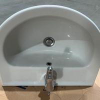 Lavandino con Rubinetto