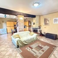 CASA SEMI INDIPENDENTE CON GIARDINO PRIVATO