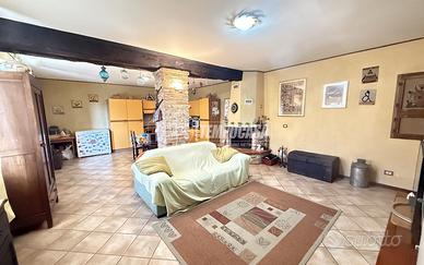 CASA SEMI INDIPENDENTE CON GIARDINO PRIVATO